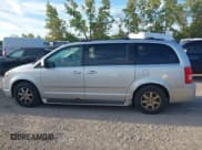 ✅ 2010 Chrysler Town & Country Touring Plus • VIN: 2A4RR8D15AR405688 • Lot: 43183852. Wystawiony na IAAI z przebiegiem 224 880 mil. Bezpłatny archiwum sprzedaży aukcyjnych z USA i szczegółowy raport historii pojazdu na DreamBid. Zdjęcie 14.