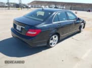 ✅ 2014 Mercedes-Benz C 250 Sport • VIN: WDDGF4HB6ER302587 • Lot: 42677039. Wystawiony na IAAI z przebiegiem 152 166 mil. Bezpłatny archiwum sprzedaży aukcyjnych z USA i szczegółowy raport historii pojazdu na DreamBid. Zdjęcie 4.