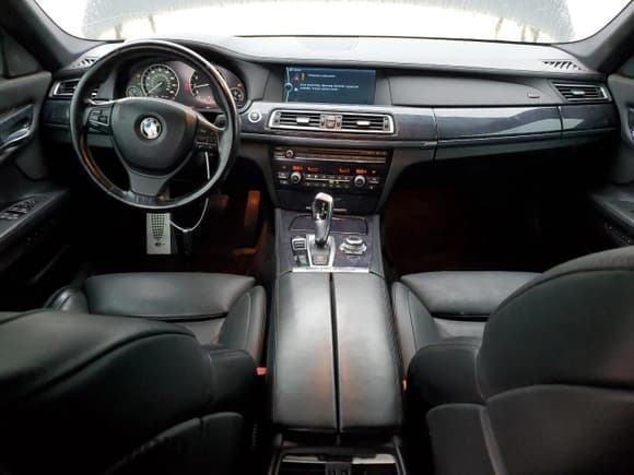 ✅ 2010 BMW 7 Series 750Li xDrive • VIN: WBAKC8C57ACY68144 • Lot: 84947475. Listed on Copart with 132,275 mi. Free auction sales archive from the USA and detailed vehicle history report at DreamBid. Image 8.