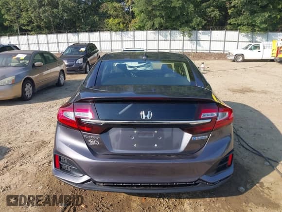 ✅ 2018 Honda Clarity • VIN: JHMZC5F13JC009205 • Lot: 42985550. Wystawiony na IAAI z przebiegiem 82 251 mil. Bezpłatny archiwum sprzedaży aukcyjnych z USA i szczegółowy raport historii pojazdu na DreamBid. Zdjęcie 17.
