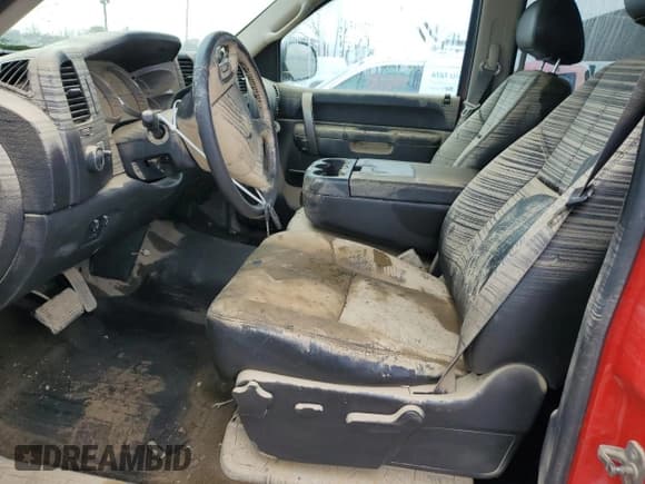 ✅ 2012 Chevrolet Silverado 2500HD LT • VIN: 1GC1KXC85CF105806 • Lot: 46552525. Wystawiony na Copart z przebiegiem Nie podano. Bezpłatny archiwum sprzedaży aukcyjnych z USA i szczegółowy raport historii pojazdu na DreamBid. Zdjęcie 7.