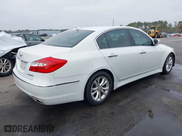 ✅ 2013 Hyundai Genesis 3.8L • VIN: KMHGC4DD7DU244152 • Lot: 43750491. Listed on IAAI with 185,089 mi. Free auction sales archive from the USA and detailed vehicle history report at DreamBid. Image 4.