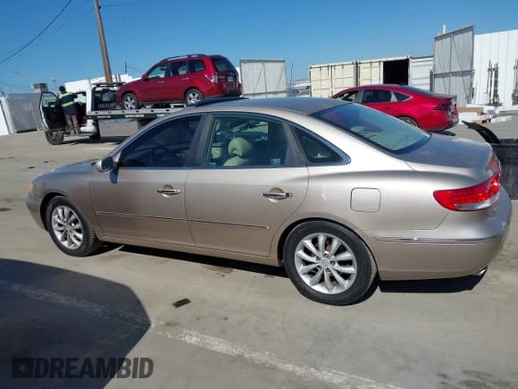 ✅ 2006 Hyundai Azera SE • VIN: KMHFC46F66A124356 • Lot: 43560908. Listed on IAAI with 155,569 mi. Free auction sales archive from the USA and detailed vehicle history report at DreamBid. Image 14.