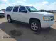 2008 Chevrolet Suburban LTZ z VIN 1GNFK16318R127690, wystawiony jako IAAI lot #43424584 z przebiegiem 278 244 mil mil oraz . Historia ofert i sprzedaży dostępna na DreamBid. Obrazek 1.