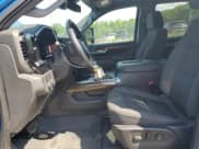 ✅ 2022 Chevrolet Silverado 1500 LT Trail Boss • VIN: 3GCUDFETXNG581439 • Lot: 61172525. Wystawiony na Copart z przebiegiem 56 687 mil. Bezpłatny archiwum sprzedaży aukcyjnych z USA i szczegółowy raport historii pojazdu na DreamBid. Zdjęcie 7.