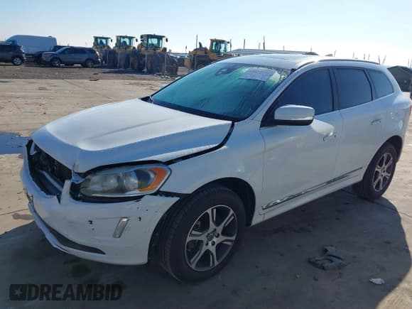 ✅ 2014 Volvo XC60 R-Design Premier Plus • VIN: YV4902DZ4E2511411 • Lot: 41633277. Listed on IAAI with 118,671 mi. Free auction sales archive from the USA and detailed vehicle history report at DreamBid. Image 17.