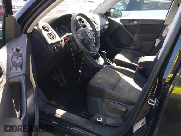 ✅ 2012 Volkswagen Tiguan LE • VIN: WVGAV7AX1CW557250 • Лот: 42300694. Опубликован ранее на IAAI с пробегом 122 310 миль. Бесплатный доступ к архиву аукционных продаж из США и подробный отчёт об истории автомобиля на DreamBid. Изображение 5.