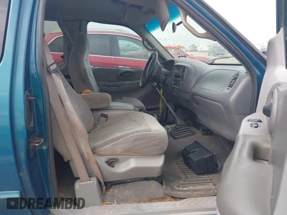 ✅ 2000 Ford F-150 XL • VIN: 1FTZX1722YNB23944 • Лот: 42618183. Опубликован ранее на IAAI с пробегом 223 986 миль. Бесплатный доступ к архиву аукционных продаж из США и подробный отчёт об истории автомобиля на DreamBid. Изображение 5.