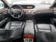 ✅ 2007 Mercedes-Benz S 550 • VIN: WDDNG71X07A012536 • Lot: 70239124. Wystawiony na Copart z przebiegiem 101 008 mil. Bezpłatny archiwum sprzedaży aukcyjnych z USA i szczegółowy raport historii pojazdu na DreamBid. Zdjęcie 8.