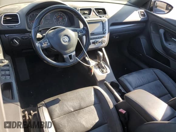 ✅ 2014 Volkswagen Eos Executive • VIN: WVWFW8AH8EV005551 • Lot: 70575365. Wystawiony na Copart z przebiegiem 93 816 mil. Bezpłatny archiwum sprzedaży aukcyjnych z USA i szczegółowy raport historii pojazdu na DreamBid. Zdjęcie 8.
