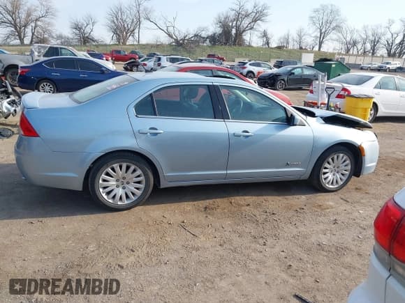 ✅ 2010 Mercury Milan Hybrid • VIN: 3MEDM0L33AR660979 • Lot: 41994618. Listed on IAAI with 114,007 mi. Free auction sales archive from the USA and detailed vehicle history report at DreamBid. Image 14.