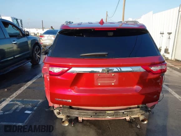 ✅ 2018 Chevrolet Traverse LT Cloth • VIN: 1GNERGKWXJJ149217 • Lot: 43530283. Wystawiony na IAAI z przebiegiem 126 951 mil. Bezpłatny archiwum sprzedaży aukcyjnych z USA i szczegółowy raport historii pojazdu na DreamBid. Zdjęcie 17.