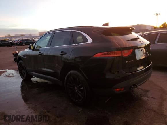 ✅ 2017 Jaguar F-Pace 20d Prestige • VIN: SADCK2BN2HA089818 • Lot: 90332275. Listed on Copart with 92,824 mi. Free auction sales archive from the USA and detailed vehicle history report at DreamBid. Image 2.