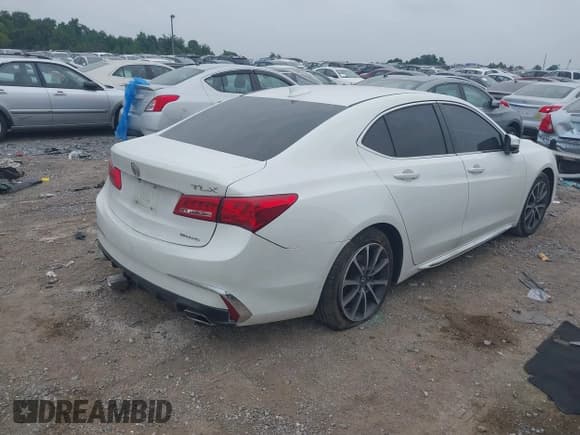 ✅ 2018 Acura TLX Technology • VIN: 19UUB3F5XJA004005 • Lot: 42902623. Listed on IAAI with 120,484 mi. Free auction sales archive from the USA and detailed vehicle history report at DreamBid. Image 4.