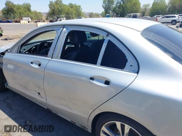 ✅ 2017 Mercedes-Benz C 300 • VIN: 55SWF4JB6HU223882 • Lot: 42795716. Wystawiony na IAAI z przebiegiem 113 759 mil. Bezpłatny archiwum sprzedaży aukcyjnych z USA i szczegółowy raport historii pojazdu na DreamBid. Zdjęcie 21.