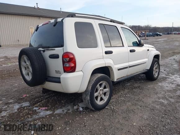 ✅ 2005 Jeep Liberty Limited • VIN: 1J4GL58K05W720079 • Lot: 43874348. Wystawiony na IAAI z przebiegiem 158 239 mil. Bezpłatny archiwum sprzedaży aukcyjnych z USA i szczegółowy raport historii pojazdu na DreamBid. Zdjęcie 4.