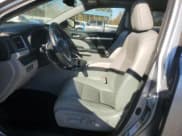 ✅ 2015 Toyota Highlander XLE • VIN: 5TDKKRFH5FS067932 • Lot: 91206675. Wystawiony na Copart z przebiegiem 136 964 mil. Bezpłatny archiwum sprzedaży aukcyjnych z USA i szczegółowy raport historii pojazdu na DreamBid. Zdjęcie 7.