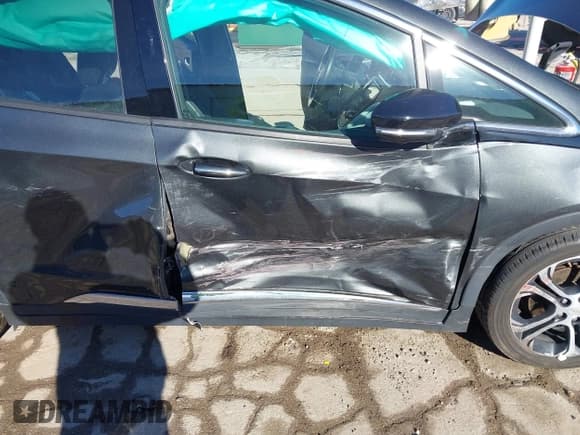 ✅ 2020 Chevrolet Bolt EV Premier • VIN: 1G1FZ6S01L4135395 • Лот: 43683510. Опубликован ранее на IAAI с пробегом 99 423 миль. Бесплатный доступ к архиву аукционных продаж из США и подробный отчёт об истории автомобиля на DreamBid. Изображение 6.