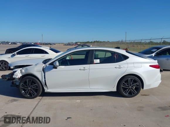 ✅ 2025 Toyota Camry LE • VIN: 4T1DBADK5SU537032 • Lot: 43491731. Listed on IAAI with 3,023 mi. Free auction sales archive from the USA and detailed vehicle history report at DreamBid. Image 14.