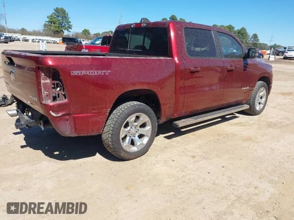 2020 Ram 1500 Big Horn z VIN 1C6SRFFT6LN110360, wystawiony jako IAAI lot #41725067 z przebiegiem 163 905 mil mil oraz . Historia ofert i sprzedaży dostępna na DreamBid. Obrazek 4.