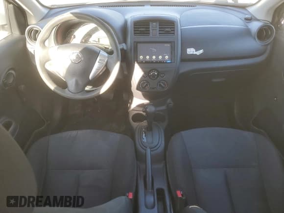 ✅ 2018 Nissan Versa SV • VIN: 3N1CN7AP9JL820300 • Lot: 92606495. Wystawiony na Copart z przebiegiem 69 488 mil. Bezpłatny archiwum sprzedaży aukcyjnych z USA i szczegółowy raport historii pojazdu na DreamBid. Zdjęcie 8.