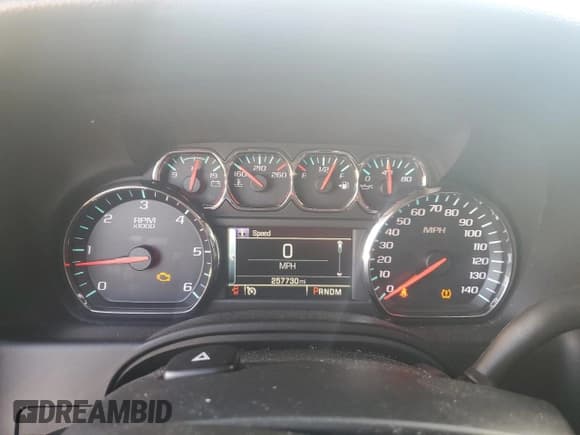 ✅ 2015 Chevrolet Suburban LT • VIN: 1GNSKJKC7FR195218 • Lot: 92090005. Listed on Copart with 257,730 mi. Free auction sales archive from the USA and detailed vehicle history report at DreamBid. Image 9.