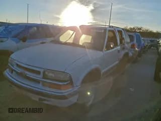 ✅ 2000 Chevrolet Blazer LT • VIN: 1GNDT13WXY2397948 • Lot: 86165385. Listed on Copart with 211,888 mi. Free auction sales archive from the USA and detailed vehicle history report at DreamBid. Image 1.