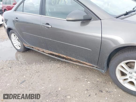 ✅ 2005 Pontiac G6 • VIN: 1G2ZG528554176288 • Lot: 42807775. Wystawiony na IAAI z przebiegiem 121 971 mil. Bezpłatny archiwum sprzedaży aukcyjnych z USA i szczegółowy raport historii pojazdu na DreamBid. Zdjęcie 6.