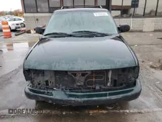 2002 Chevrolet Blazer LS z VIN 1GNDT13WX2K219285, wystawiony jako Copart lot #81238524 z przebiegiem 209 498 mil mil oraz Szkoda całkowita • Salvage title. Historia ofert i sprzedaży dostępna na DreamBid. Obrazek 5.