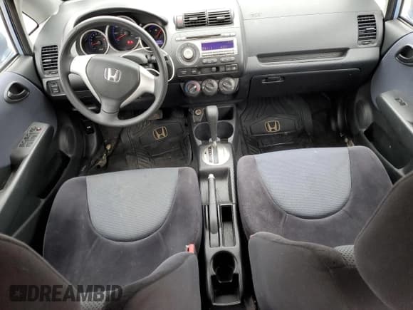 ✅ 2008 Honda Fit • VIN: JHMGD38438S012475 • Lot: 55362365. Listed on Copart with 80,420 mi. Free auction sales archive from the USA and detailed vehicle history report at DreamBid. Image 8.