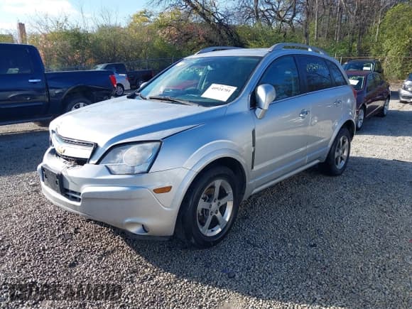 ✅ 2013 Chevrolet Captiva Sport LT • VIN: 3GNAL3EK5DS631288 • Лот: 40924701. Опубликован ранее на IAAI с пробегом 177 771 миль. Бесплатный доступ к архиву аукционных продаж из США и подробный отчёт об истории автомобиля на DreamBid. Изображение 2.