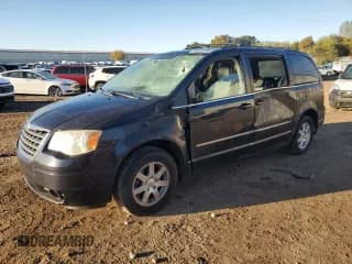 ✅ 2010 Chrysler Town & Country Touring Plus • VIN: 2A4RR8DX1AR442127 • Lot: 82341335. Wystawiony na Copart z przebiegiem 225 482 mil. Bezpłatny archiwum sprzedaży aukcyjnych z USA i szczegółowy raport historii pojazdu na DreamBid. Zdjęcie 1.