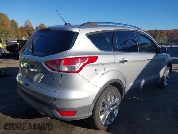 ✅ 2016 Ford Escape SE • VIN: 1FMCU9GX4GUA82788 • Lot: 43597349. Wystawiony na IAAI z przebiegiem 163 130 mil. Bezpłatny archiwum sprzedaży aukcyjnych z USA i szczegółowy raport historii pojazdu na DreamBid. Zdjęcie 4.