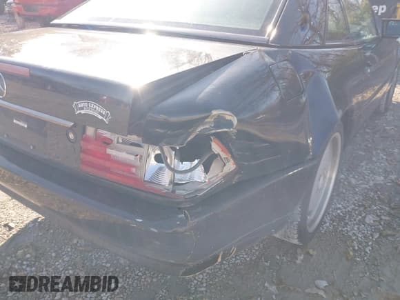 ✅ 1995 Mercedes-Benz SL 5.0L • VIN: WDBFA67E3SF122877 • Lot: 43687108. Listed on IAAI with 100,080 mi. Free auction sales archive from the USA and detailed vehicle history report at DreamBid. Image 6.