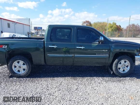 2013 Chevrolet Silverado 1500 LT z VIN 3GCPKSE72DG258905, wystawiony jako IAAI lot #43492550 z przebiegiem 170 811 mil mil oraz . Historia ofert i sprzedaży dostępna na DreamBid. Obrazek 13.