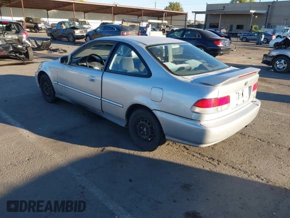 ✅ 1996 Honda Civic EX • VIN: 1HGEJ8247TL030411 • Лот: 43572562. Опубликован ранее на IAAI с пробегом 168 599 миль. Бесплатный доступ к архиву аукционных продаж из США и подробный отчёт об истории автомобиля на DreamBid. Изображение 3.