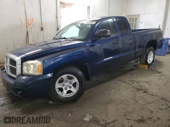 2006 Dodge Dakota SLT z VIN 1D7HE42N36S513461, wystawiony jako Copart lot #70418224 z przebiegiem 76 803 mil mil oraz Szkoda całkowita • Salvage title. Historia ofert i sprzedaży dostępna na DreamBid. Obrazek 1.