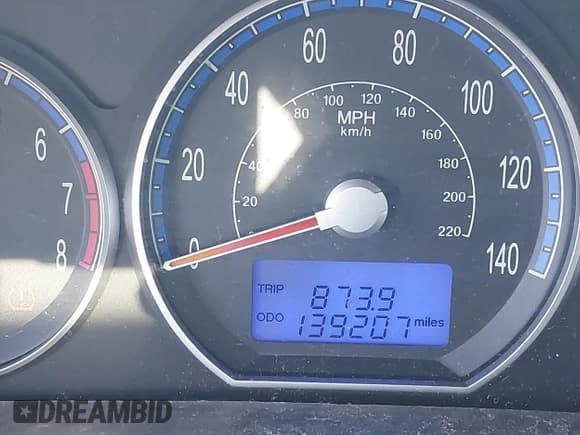 ✅ 2008 Hyundai Santa Fe SE • VIN: 5NMSH13EX8H144620 • Lot: 43670445. Wystawiony na IAAI z przebiegiem 139 207 mil. Bezpłatny archiwum sprzedaży aukcyjnych z USA i szczegółowy raport historii pojazdu na DreamBid. Zdjęcie 7.