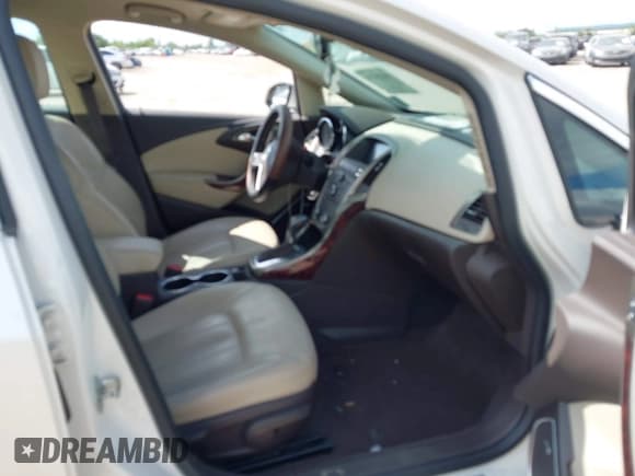 ✅ 2015 Buick Verano Group • VIN: 1G4PS5SK5F4141454 • Lot: 43289210. Wystawiony na IAAI z przebiegiem 88 125 mil. Bezpłatny archiwum sprzedaży aukcyjnych z USA i szczegółowy raport historii pojazdu na DreamBid. Zdjęcie 5.