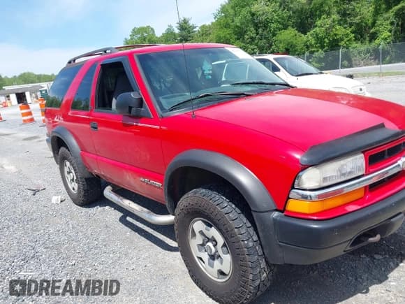 ✅ 2001 Chevrolet Blazer LS • VIN: 1GNCT18W71K113153 • Lot: 42297752. Wystawiony na IAAI z przebiegiem Nie podano. Bezpłatny archiwum sprzedaży aukcyjnych z USA i szczegółowy raport historii pojazdu na DreamBid. Zdjęcie 1.
