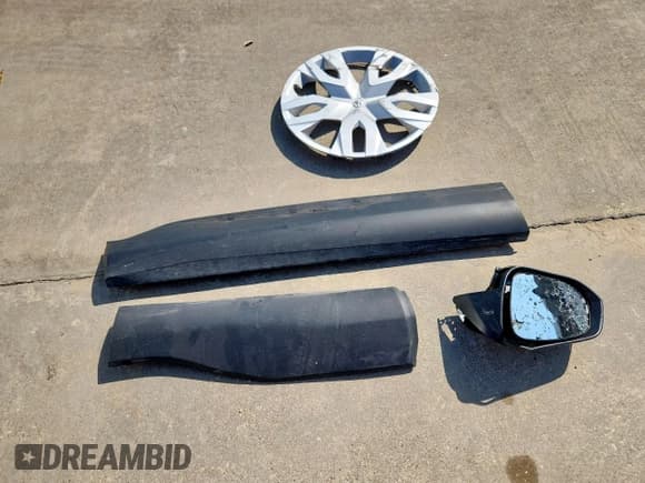 ✅ 2024 Toyota Corolla Cross L • VIN: 7MUAAAAG7RV109784 • Лот: 84626445. Опубликован ранее на Copart с пробегом 10 914 миль. Бесплатный доступ к архиву аукционных продаж из США и подробный отчёт об истории автомобиля на DreamBid. Изображение 13.