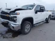 ✅ 2025 Chevrolet Silverado 2500HD LT • VIN: 2GC1KNEY5S1228495 • Лот: 43602216. Опубликован ранее на IAAI с пробегом 4 940 миль. Бесплатный доступ к архиву аукционных продаж из США и подробный отчёт об истории автомобиля на DreamBid. Изображение 2.