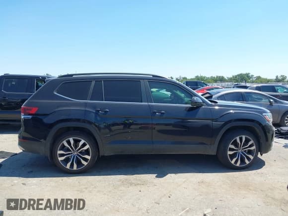 ✅ 2022 Volkswagen Atlas SE • VIN: 1V2KR2CA1NC558345 • Lot: 43114179. Listed on IAAI with 33,042 mi. Free auction sales archive from the USA and detailed vehicle history report at DreamBid. Image 13.