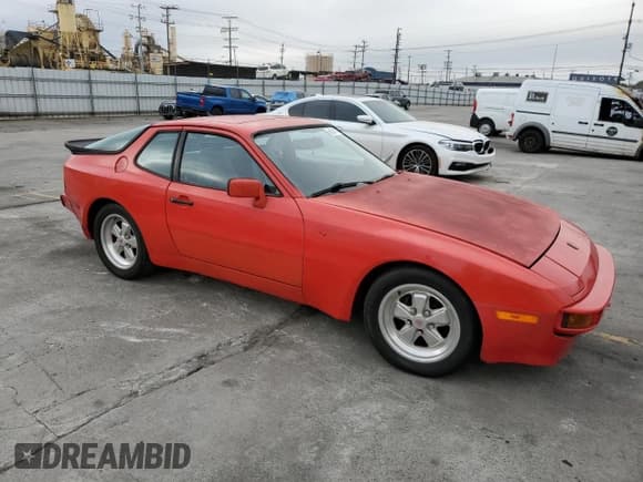 ✅ 1983 Porsche 944 • VIN: WP0AA0949DN452741 • Lot: 82241145. Wystawiony na Copart z przebiegiem 46 900 mil. Bezpłatny archiwum sprzedaży aukcyjnych z USA i szczegółowy raport historii pojazdu na DreamBid. Zdjęcie 4.
