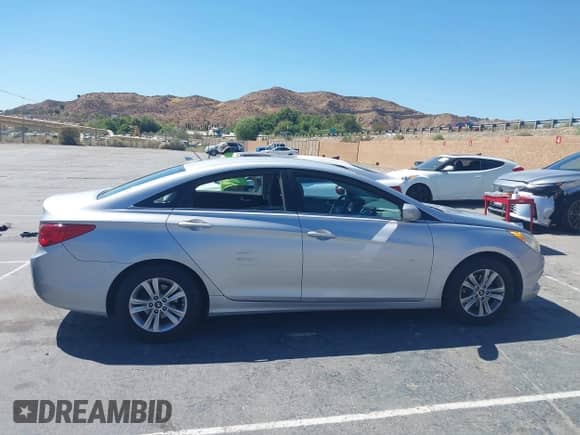 2013 Hyundai Sonata GLS с VIN 5NPEB4AC6DH792325, выставлен на аукционе IAAI как лот 43172035 с пробегом 165 490 миль миль и . История ставок и продаж доступна на DreamBid. Изображение 13.