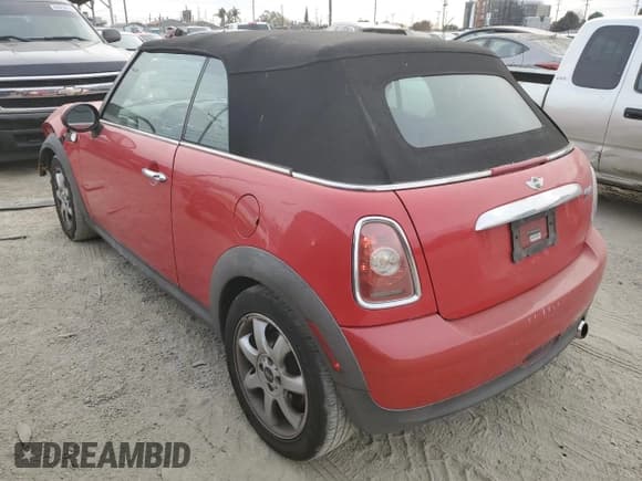 ✅ 2010 MINI Convertible • VIN: WMWMR3C56ATU97164 • Lot: 83908904. Wystawiony na Copart z przebiegiem 153 936 mil. Bezpłatny archiwum sprzedaży aukcyjnych z USA i szczegółowy raport historii pojazdu na DreamBid. Zdjęcie 2.