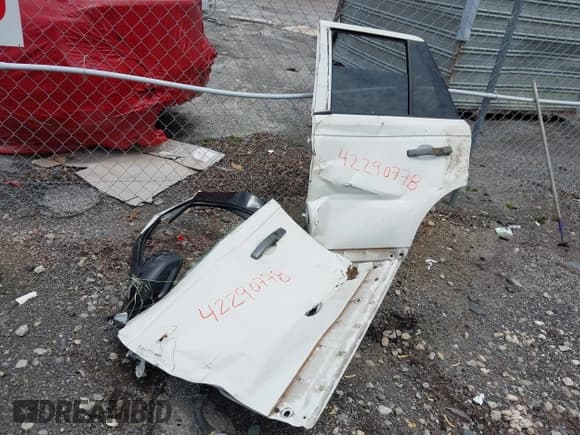 ✅ 2010 Land Rover Range Rover Sport HSE Lux • VIN: SALSK2D44AA235047 • Lot: 42290778. Listed on IAAI with 119,379 mi. Free auction sales archive from the USA and detailed vehicle history report at DreamBid. Image 11.