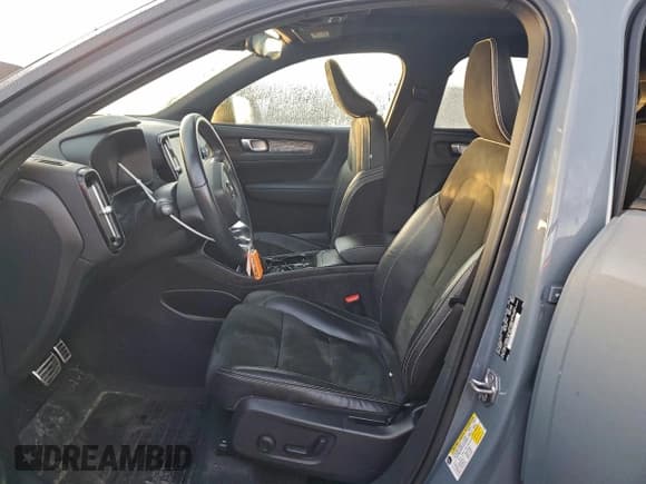 ✅ 2022 Volvo XC40 R-Design • VIN: YV4162UM4N2647943 • Лот: 95438755. Опубликован ранее на Copart с пробегом 64 067 миль. Бесплатный доступ к архиву аукционных продаж из США и подробный отчёт об истории автомобиля на DreamBid. Изображение 7.