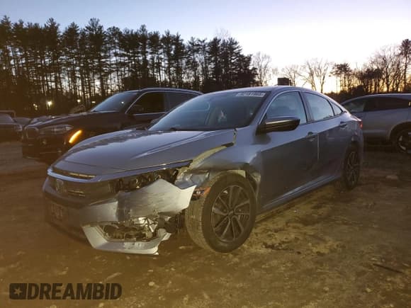 ✅ 2018 Honda Civic LX • VIN: 2HGFC2F5XJH598063 • Лот: 92181965. Опубликован ранее на Copart с пробегом 122 959 миль. Бесплатный доступ к архиву аукционных продаж из США и подробный отчёт об истории автомобиля на DreamBid. Изображение 1.