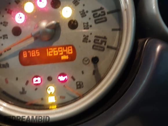 ✅ 2005 MINI Convertible S • VIN: WMWRH33405TF81778 • Lot: 42852114. Wystawiony na IAAI z przebiegiem 126 948 mil. Bezpłatny archiwum sprzedaży aukcyjnych z USA i szczegółowy raport historii pojazdu na DreamBid. Zdjęcie 7.